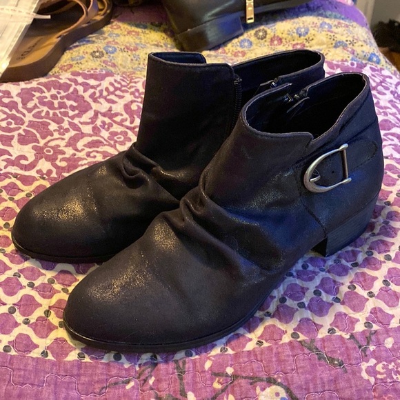 ….Me Too black slouchy zip booties size 8 like new - Picture 1 of 9